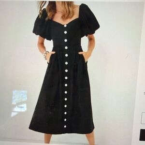 Black Alexis Midi Dress POMANDER PLACE
Small
EUC WORN ONCE